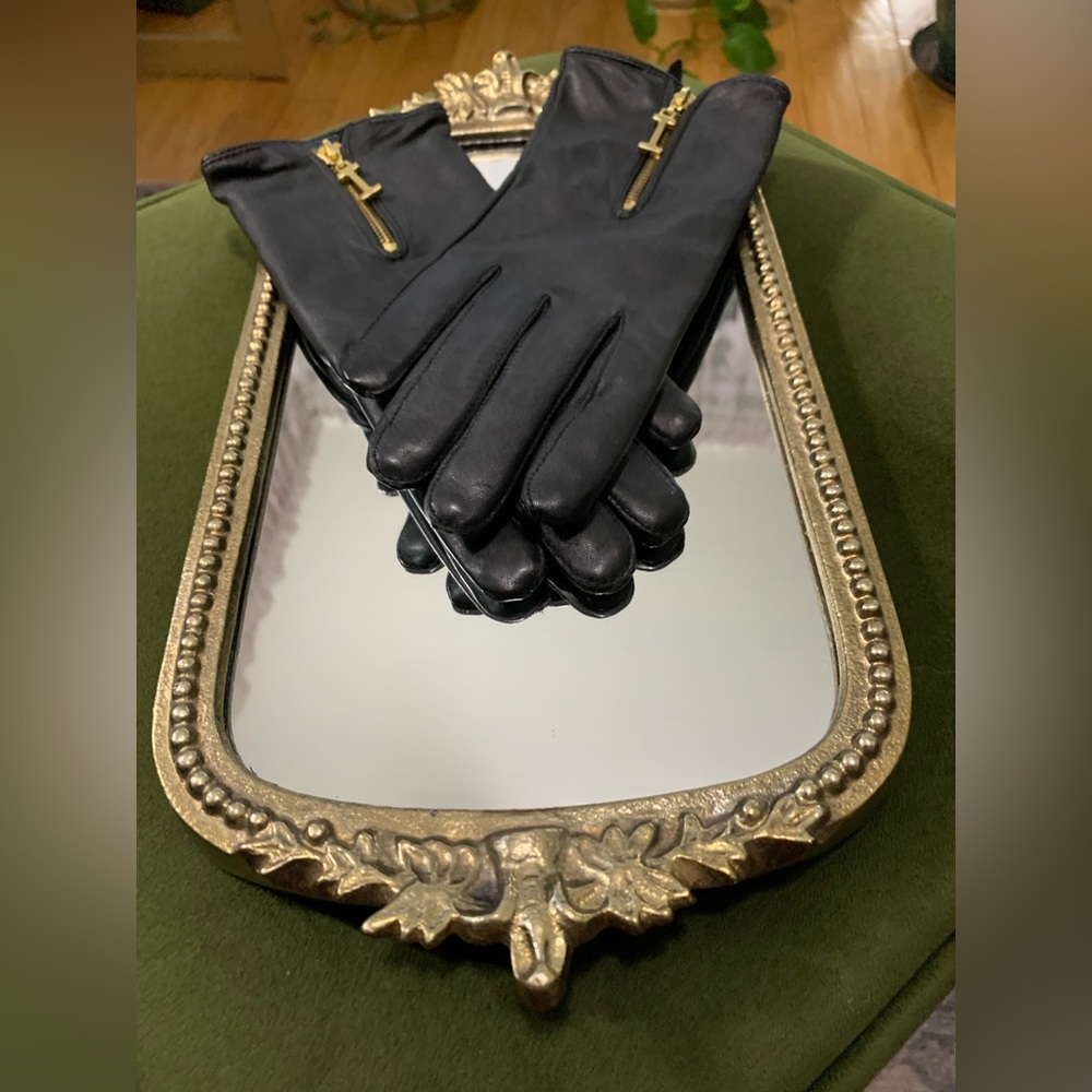 Elegant Leather Driving Gloves Black Gold Tone Zipper Detail S/M Isaac Mizrahi - Picture 2 of 15